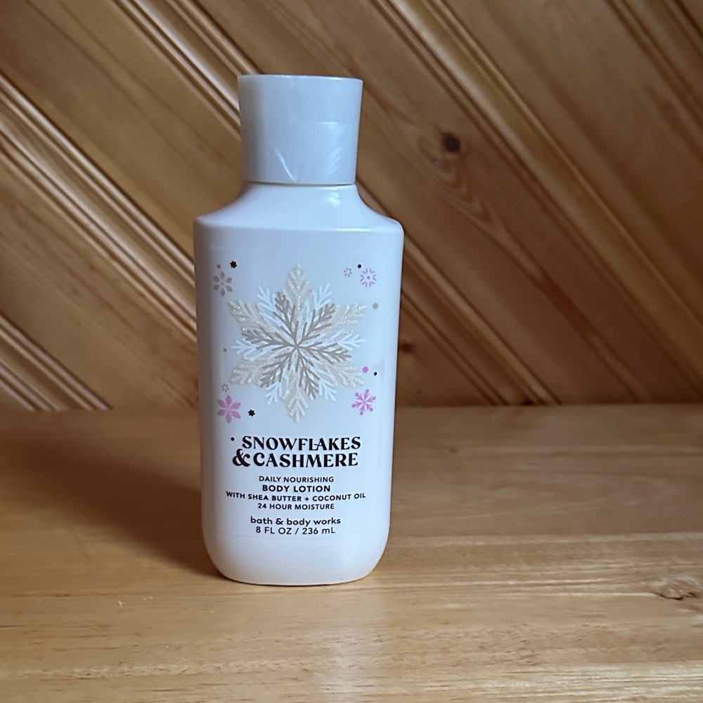 Bath & Body Works Snowflakes & Cashmere Body Lotion